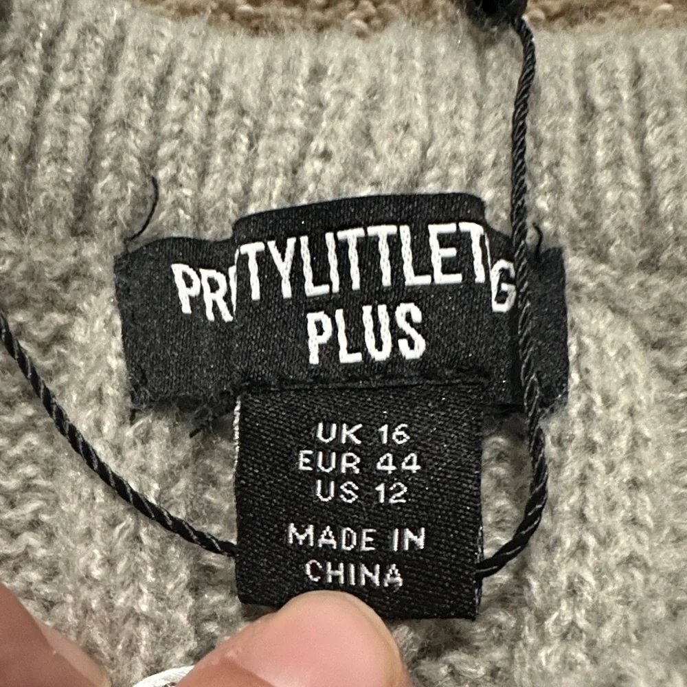 Pretty Little Thing Ribbed Knit Top and Pants Set - Picture 5 of 5